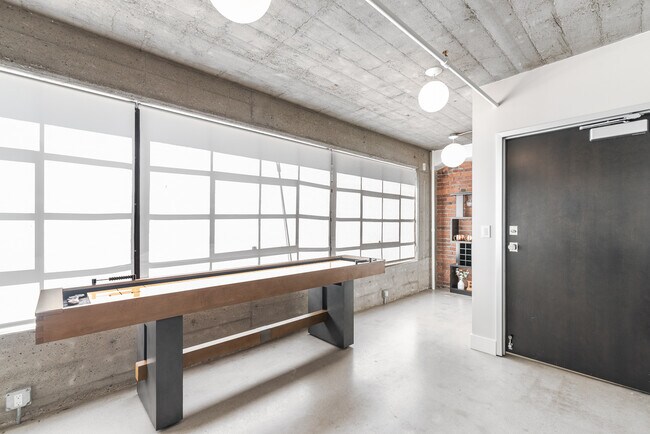Building Photo - Penthouse