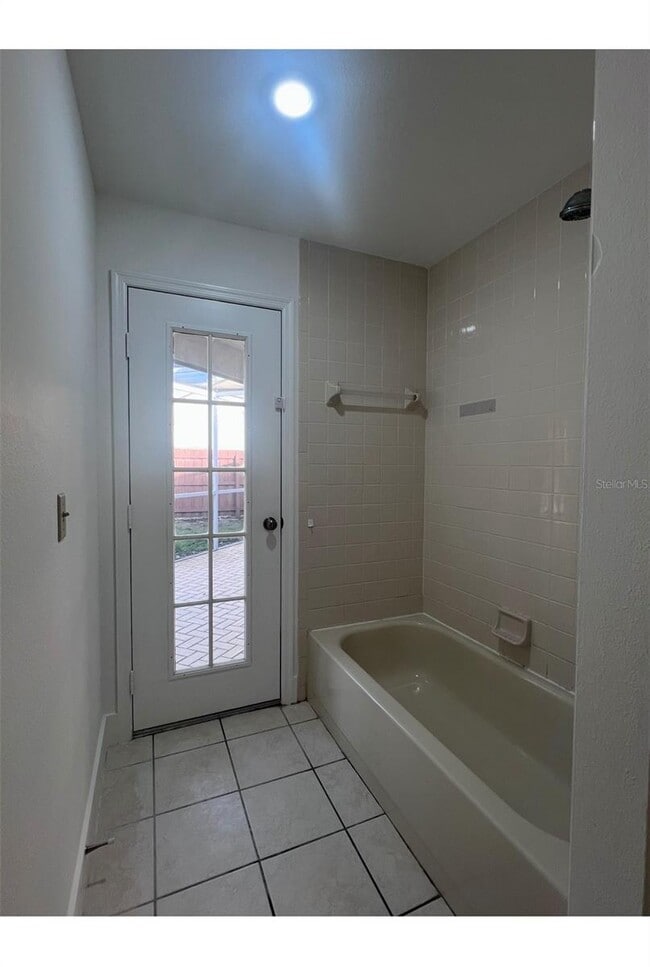 Building Photo - 9224 Sunflower Dr