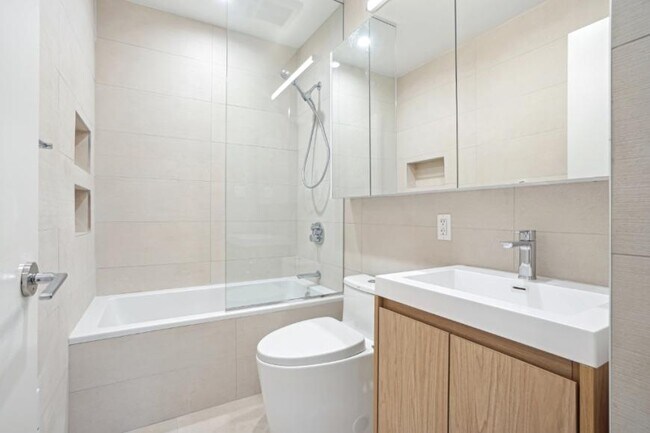 Building Photo - 2 bedroom in BROOKLYN NY 11205