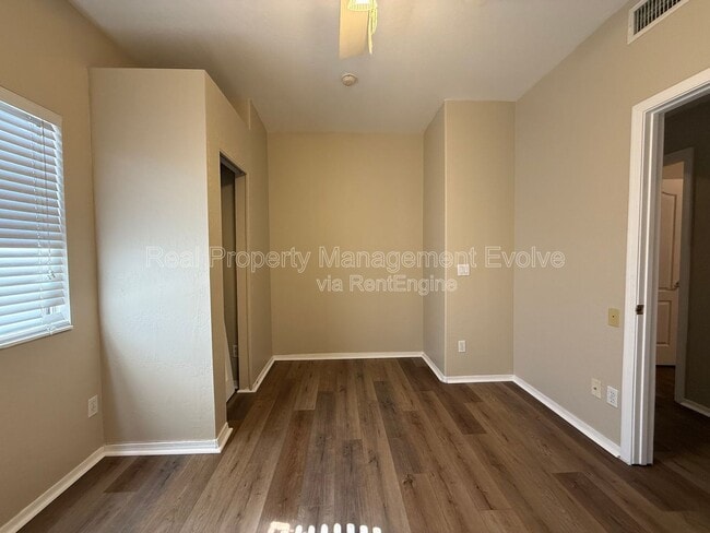 Building Photo - 2006 N 106th Ave