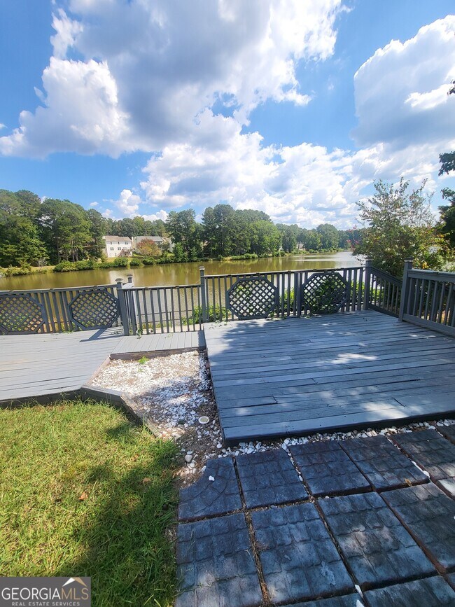 Building Photo - 7700 Lakeshore Ct