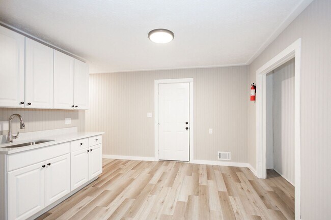 Building Photo - 524 N 3rd St