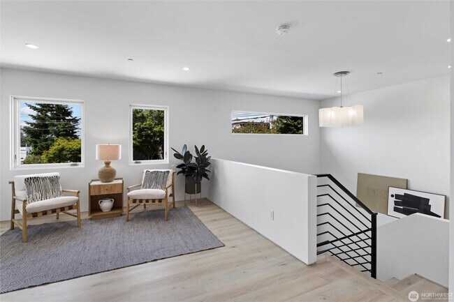 Building Photo - 6304 Lakeview Dr