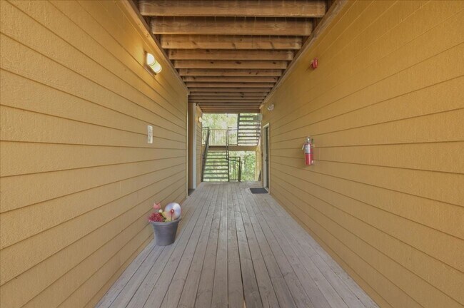 Building Photo - 1202 Walden Park Dr