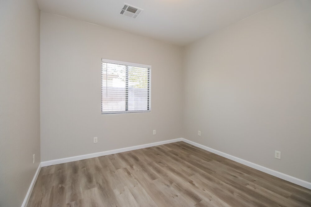 Building Photo - 2593 S Powell Rd