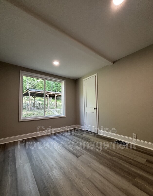 Building Photo - 634 McKee St