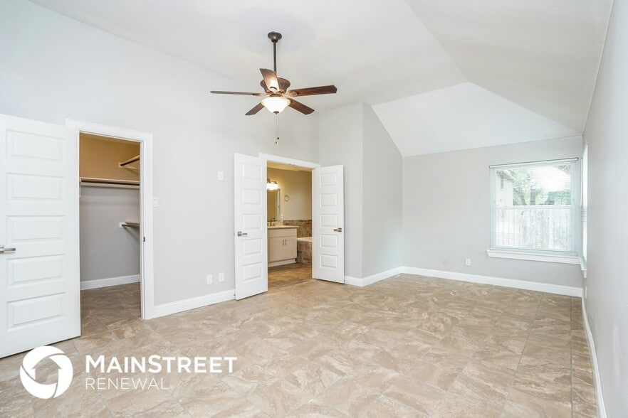 Building Photo - 15619 Fern Ridge Dr