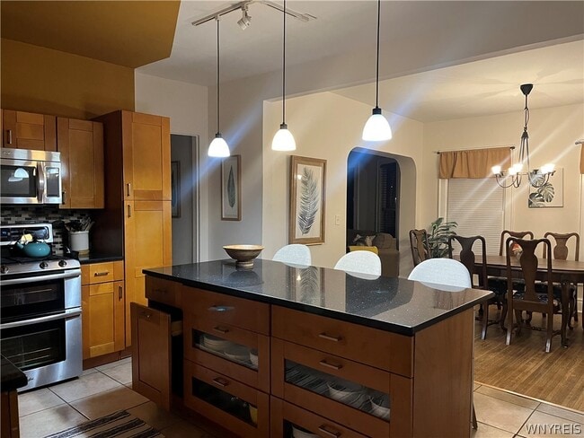 Building Photo - 836 Richmond Ave