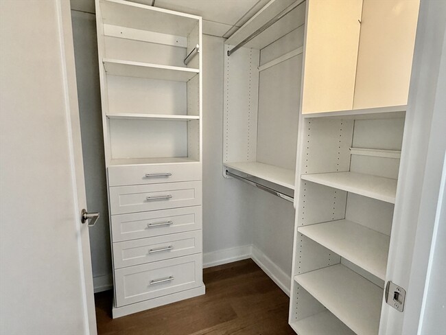 Building Photo - 65 Washington St