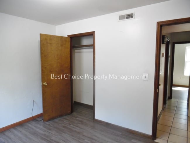 Building Photo - 211 Brookside Dr