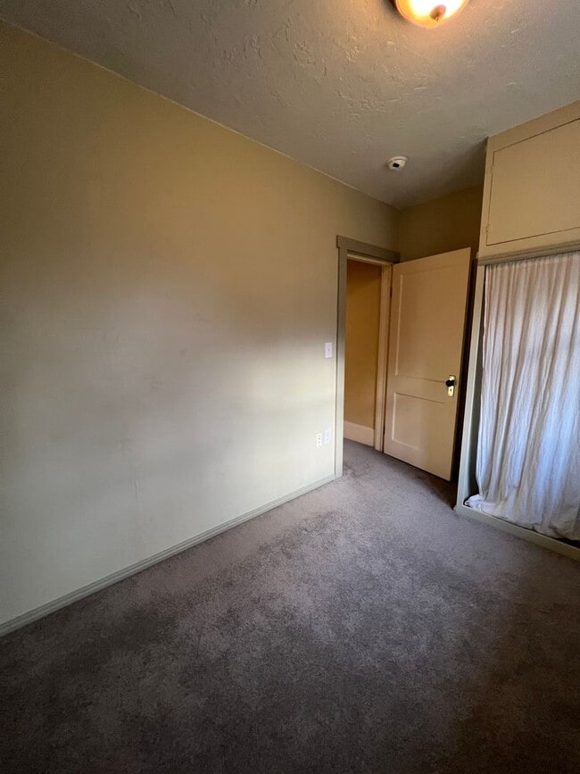 Building Photo - 3 Bedroom Craftsman style home in prime As...
