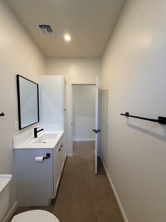 Building Photo - 1507 W Keim Dr
