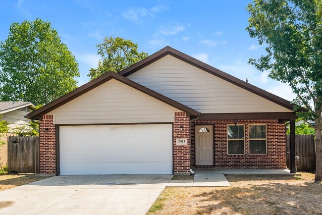 Building Photo - 2913 Louis St