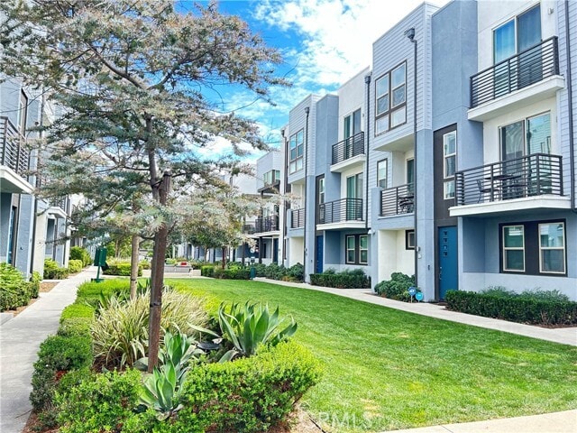 Building Photo - 322 Placemark
