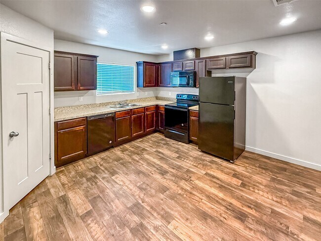 Building Photo - 10535 Mills Rd