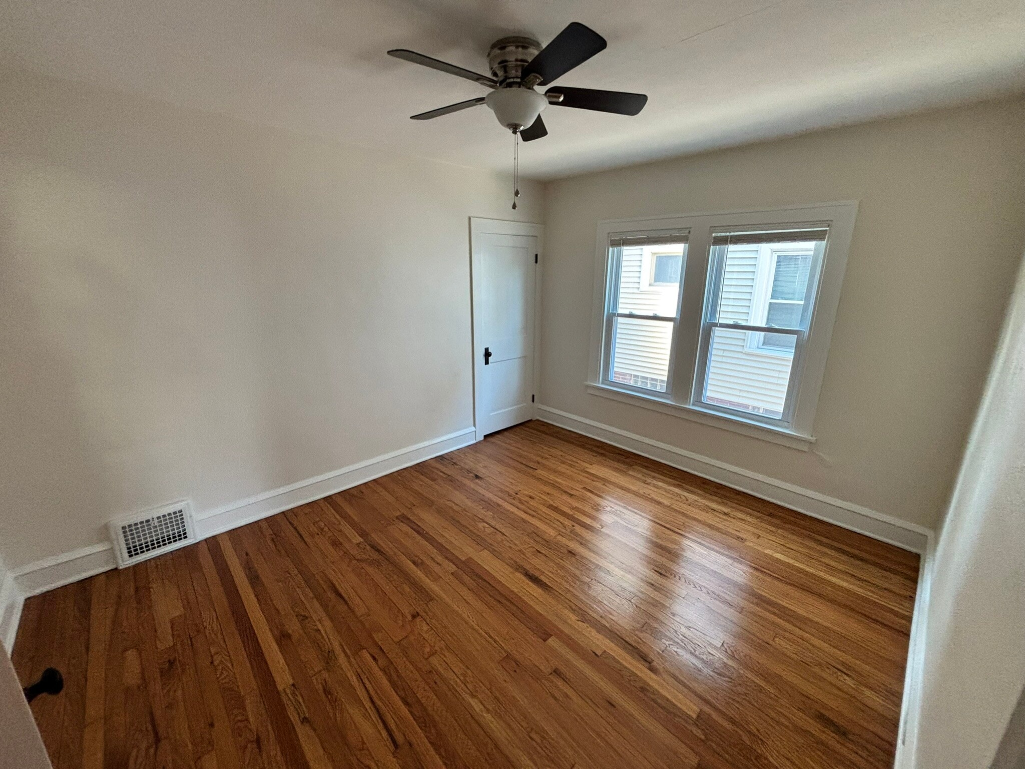 Building Photo - 1305 Hathaway Ave