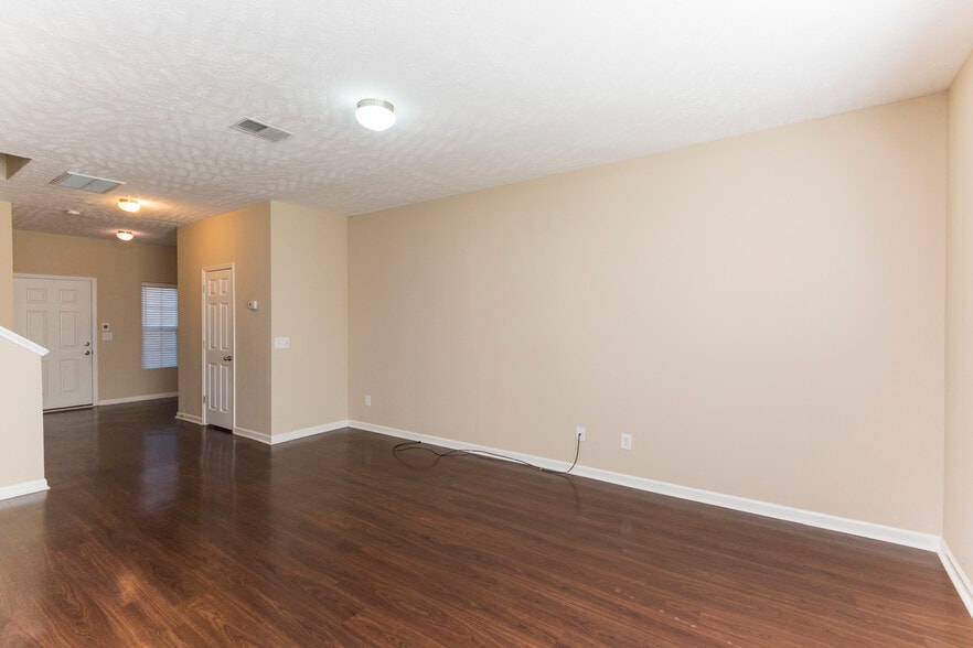 Large living area - 8725 Ambonnay Dr