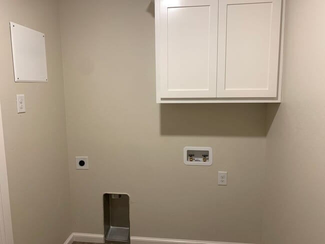 Building Photo - 3 bedroom duplex in Newcastle!