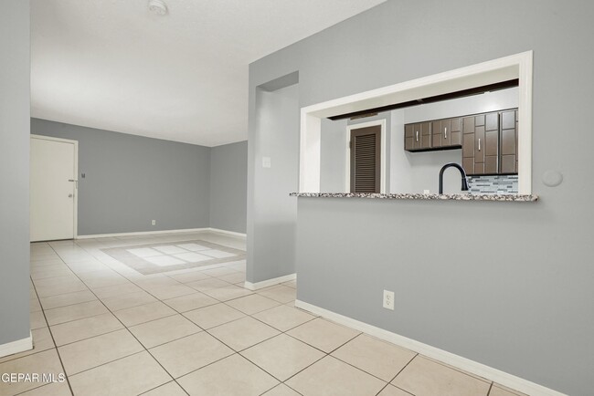 Building Photo - 333 Eubank Ct