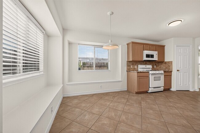 Building Photo - 3830 Flatwood Dr