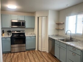 Building Photo - 309 Lithia Ave