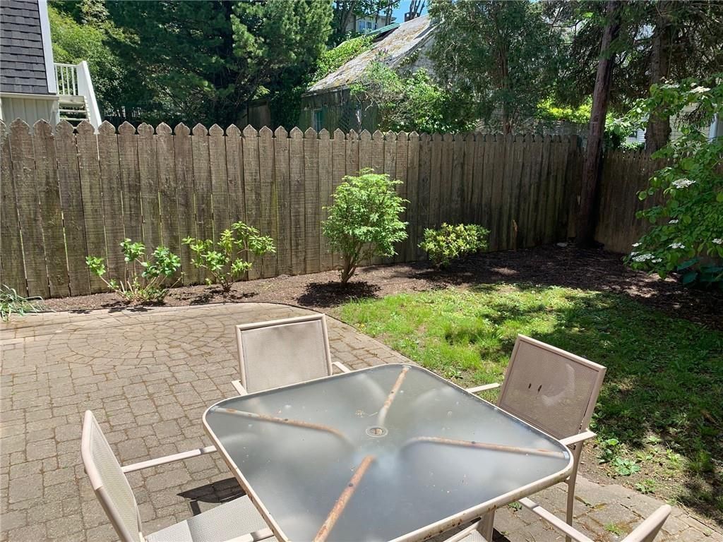 Building Photo - 27 Young St