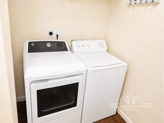 Building Photo - 3-bedroom, 2-bathroom home in Yuma Meadows