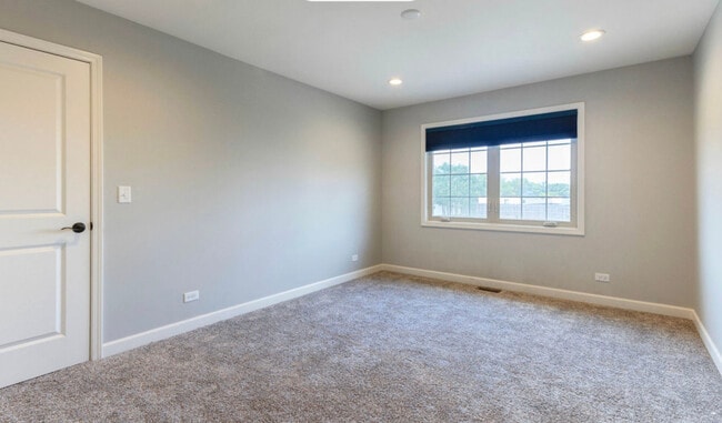 Building Photo - 2205 Maple Hill