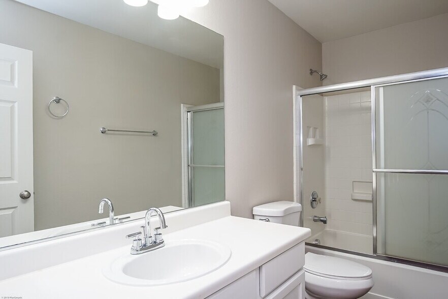 Building Photo - 9213 Millikan Ave