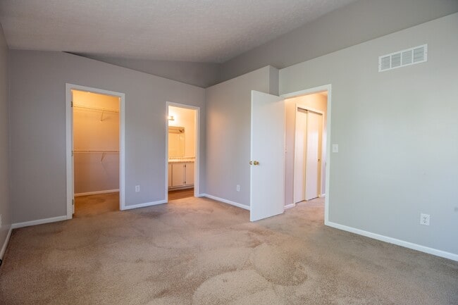 Building Photo - 484-486 Applegate Ln