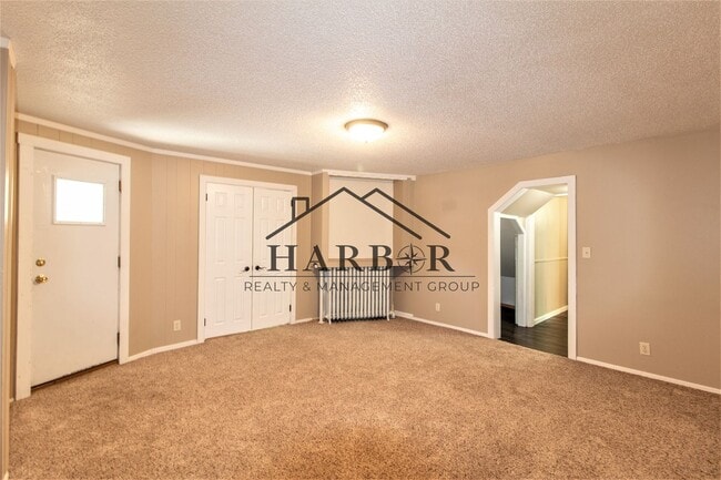 Building Photo - Spacious 2-Bedroom Living in the Heart of Rochester