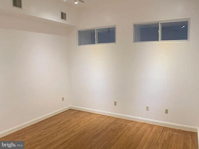 Building Photo - 261 N 3rd St