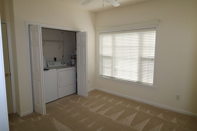 Building Photo - 6901 Hanesbrook Cir