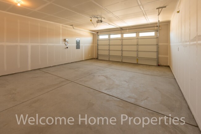Building Photo - Beautiful Home in a Secluded Neighborhood