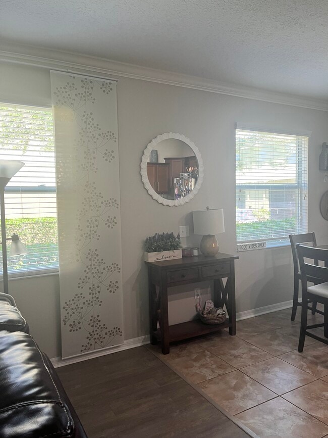 Building Photo - 2819 Lantern Hill Ave