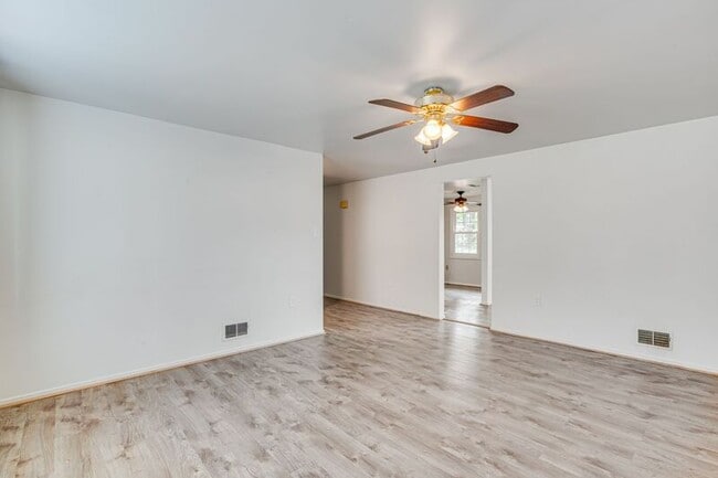 Building Photo - 825 Barkley Dr