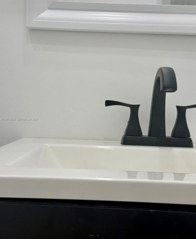 Building Photo - 7521 NE 2nd Ct