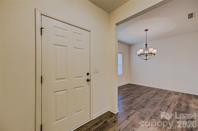 Building Photo - 4020 Beacon Ave