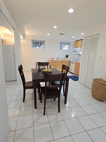 Building Photo - 5820 16th St NW