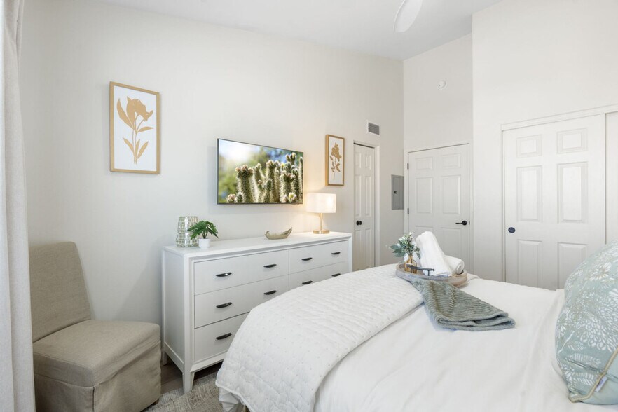 Building Photo - 10401 N 52nd St