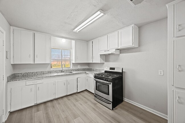 Building Photo - 8829 Woodlyn Rd