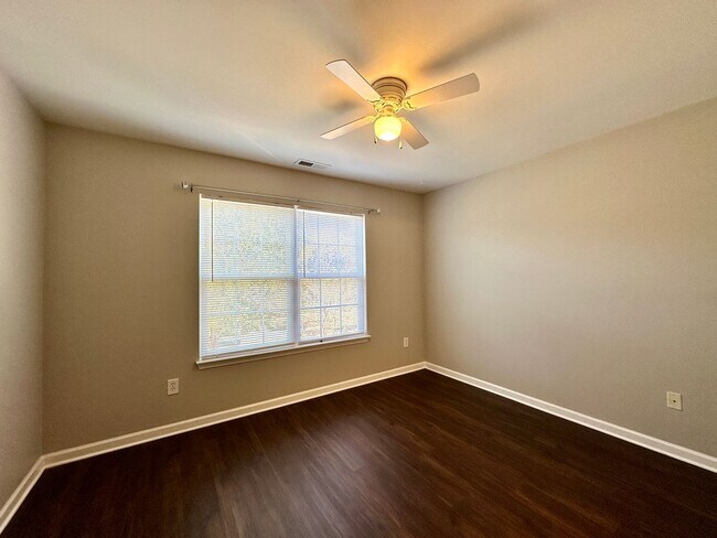 Building Photo - 3/3 Townhome in West of the Ashley!