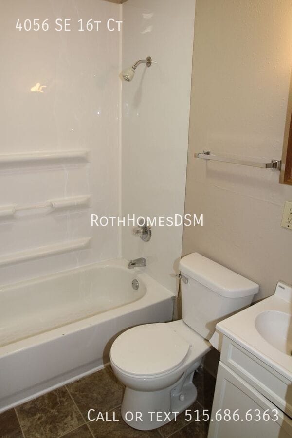 Building Photo - 4056 SE 16th Ct