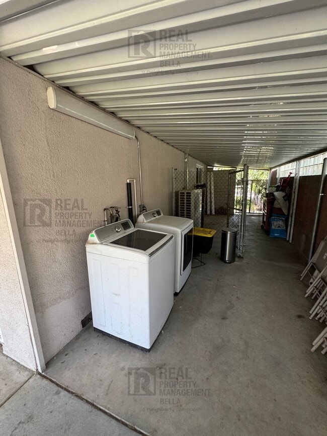 Building Photo - 3-Bed, 2-Bath Oasis in Hemet with Sparklin...