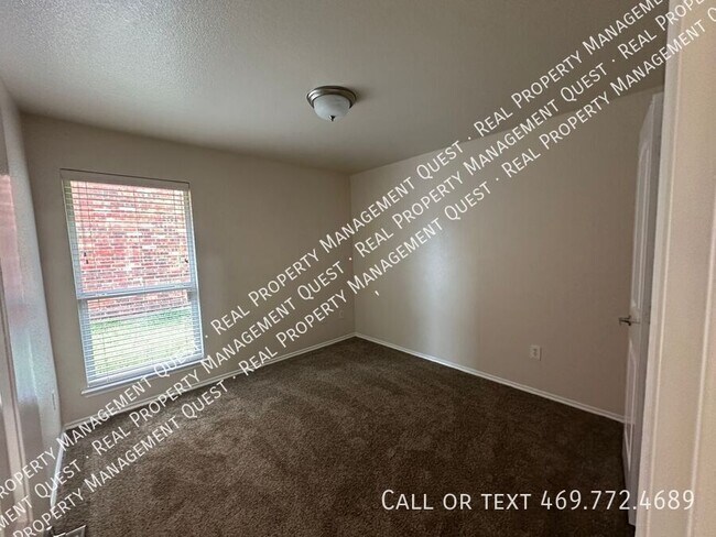 Building Photo - 2816 Blue Heron Dr