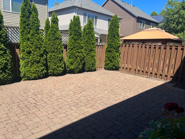 Building Photo - Beautiful 4BD + Den | 2.5BA | Single Family Home | Orenco Gardens Neighborhood