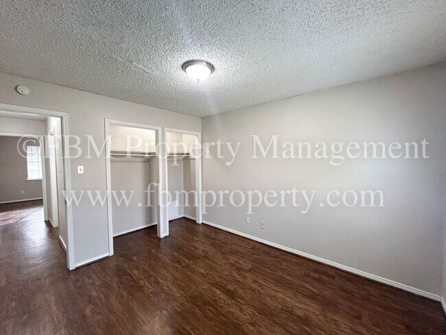 Building Photo - 1603 S Hall St
