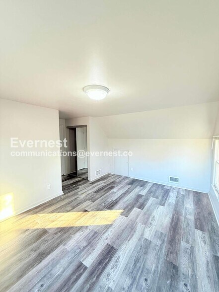 Building Photo - 19148 Hilton Dr