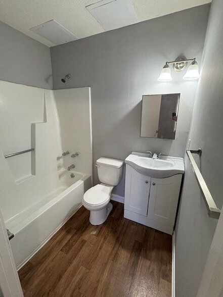 Building Photo - 301 E 12th St