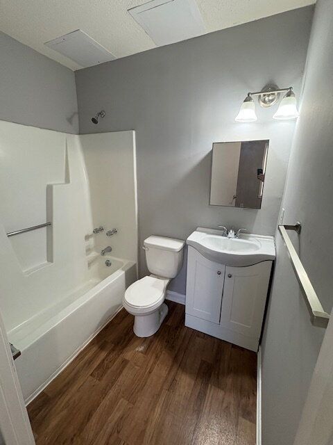 Building Photo - 301 E 12th St